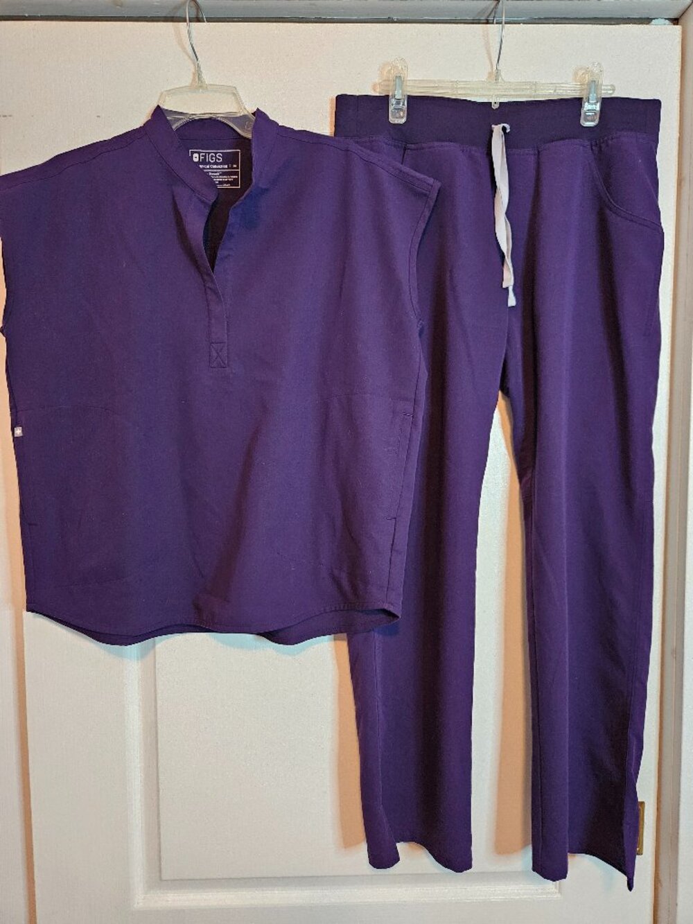 FIGS Rafaela Oversized Scrub Top Kade Cargo Scrub Pants in Dark Purple Medium